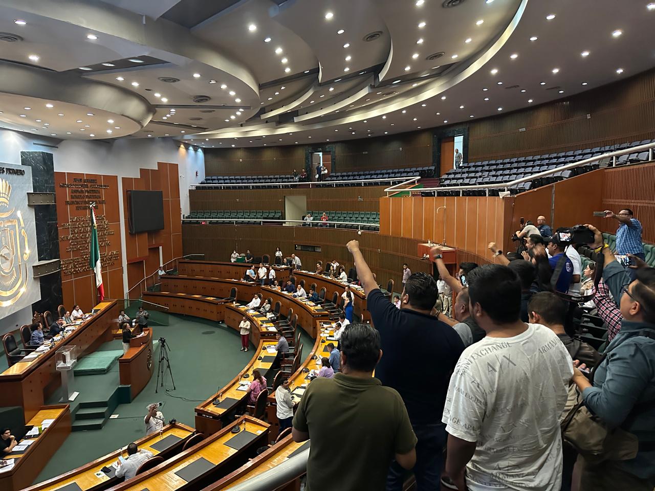 Arremete Leticia Mosso contra los reporteros en el Congreso de Guerrero