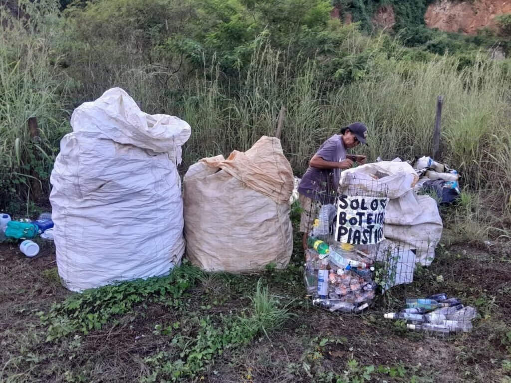 Habitantes de Troncones organizan campaña de limpieza sin participación municipal
