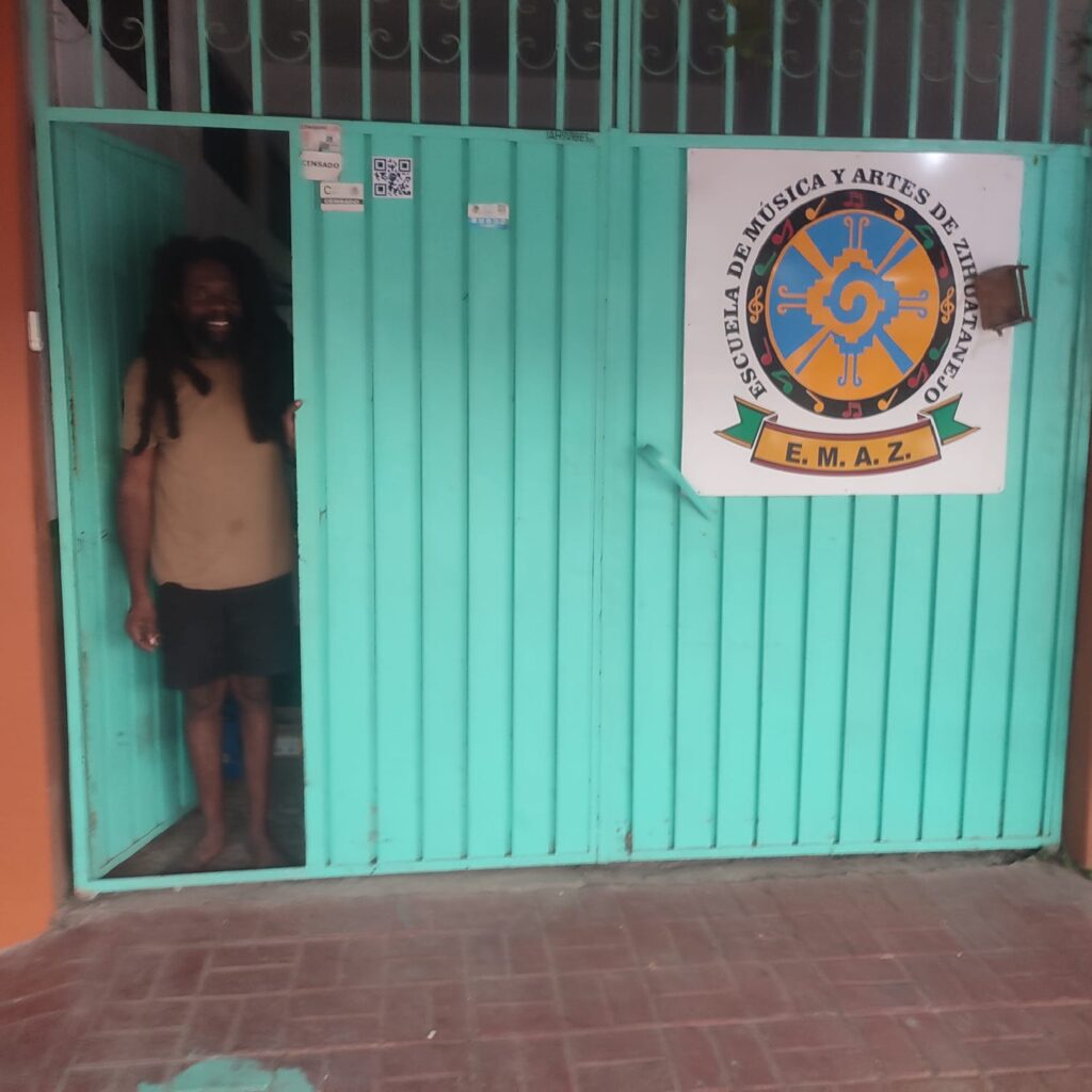 Aikiki retoma clases de música tras acuerdo legal que revierte desalojo