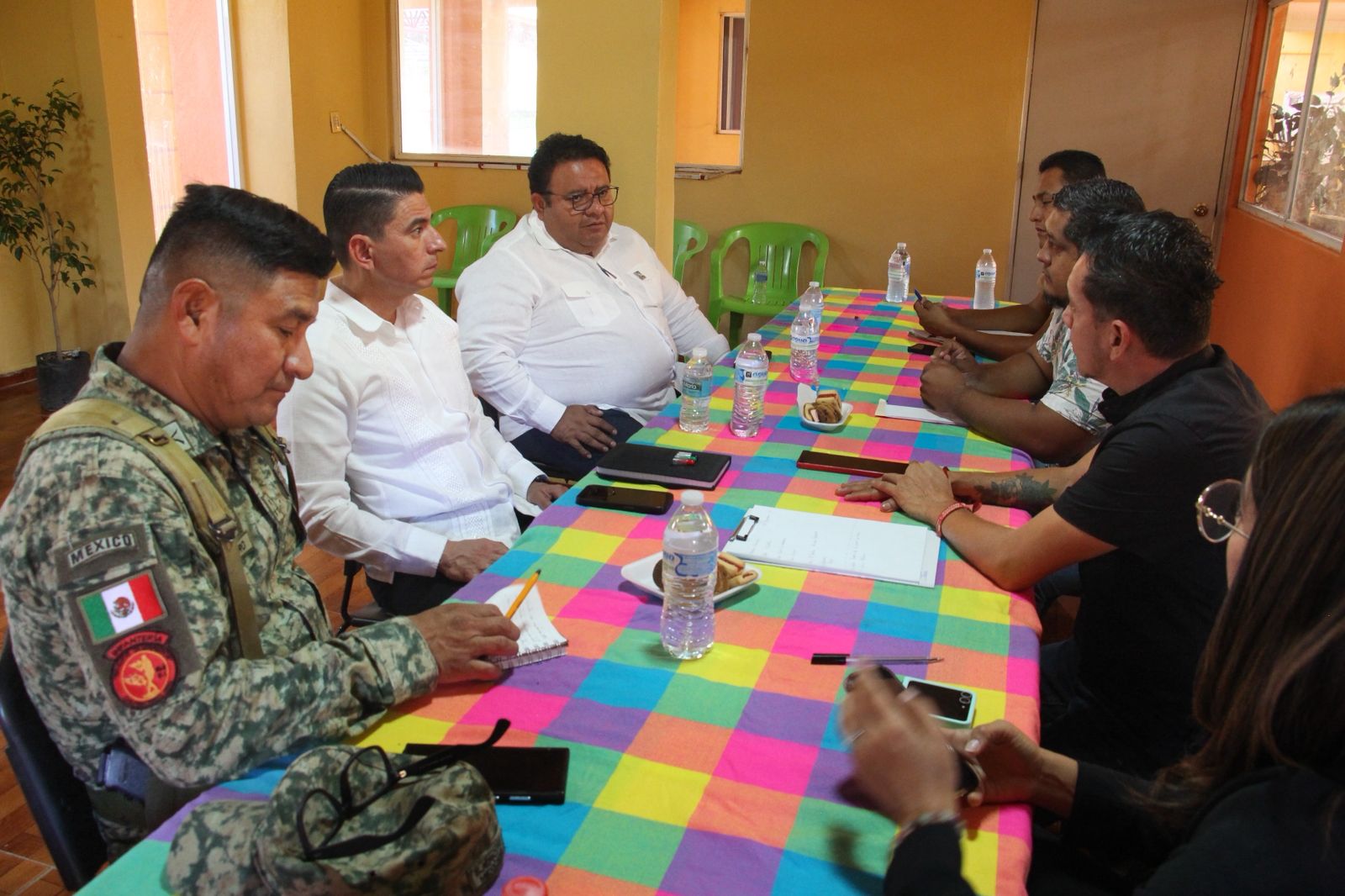Autoridades estatales revisan avances en materia de seguridad y desarrollo social con representantes del Valle de El Ocotito