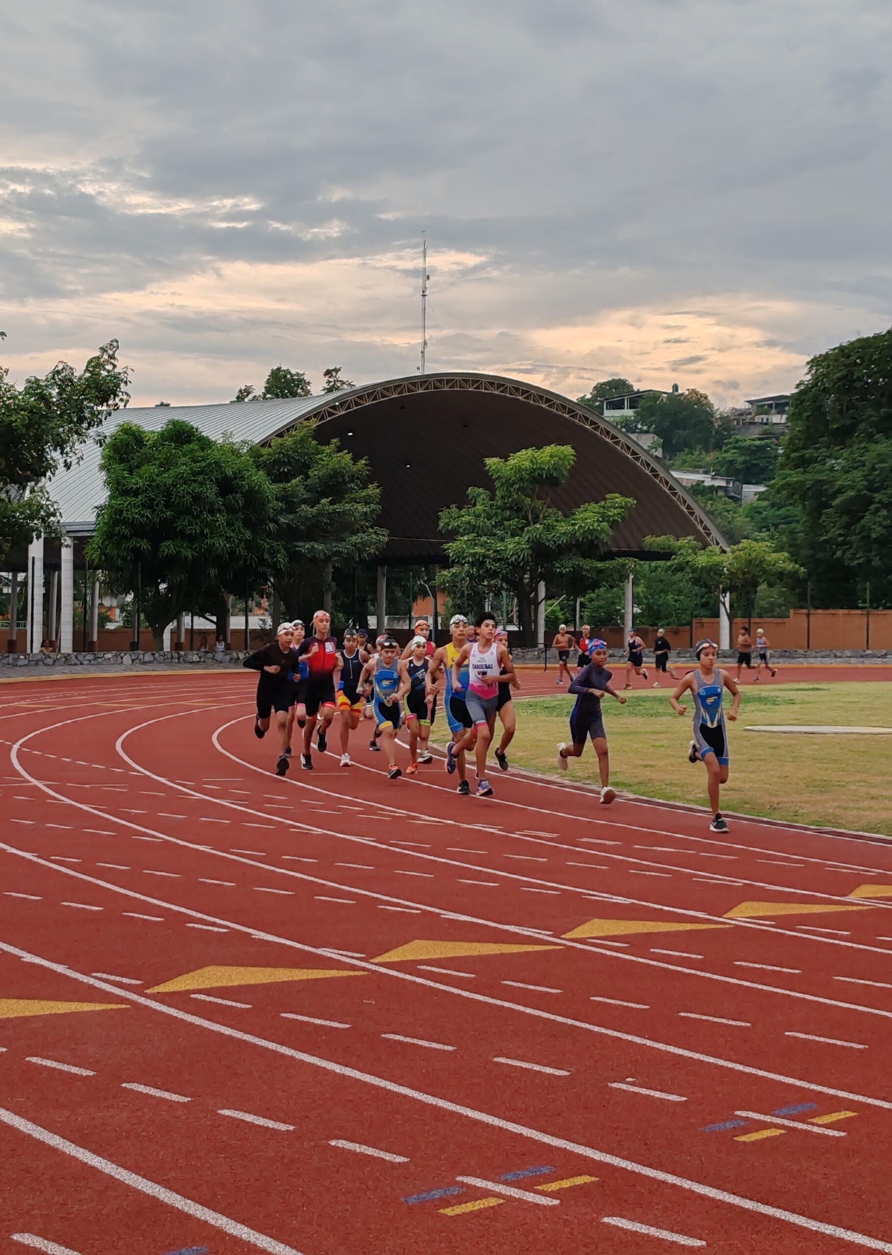 Más de cien atletas participan en la tercera edición del Acuatlón Ixtapa-Zihuatanejo