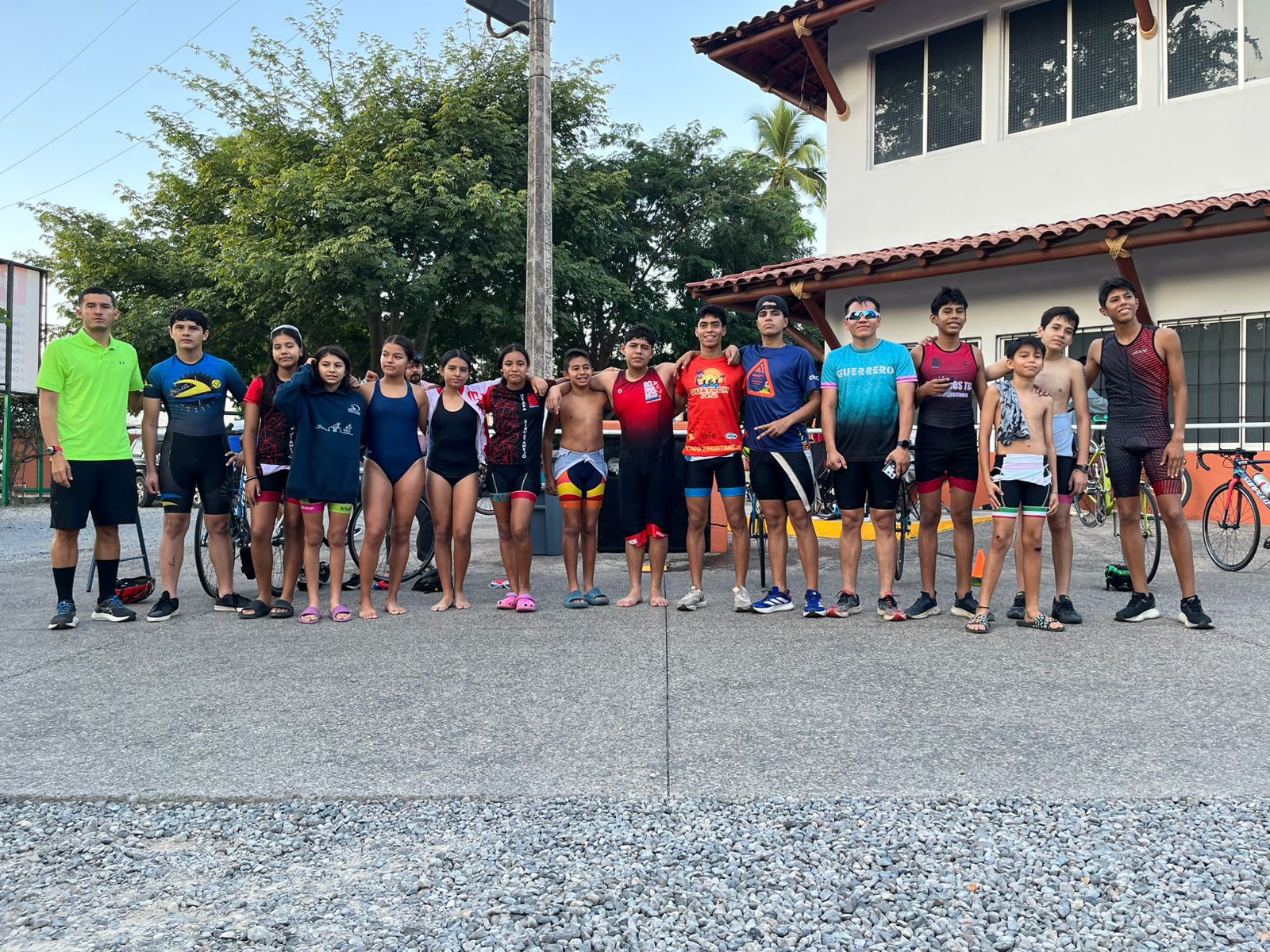 Zihuatanejo conforma su primera selección municipal de triatlón