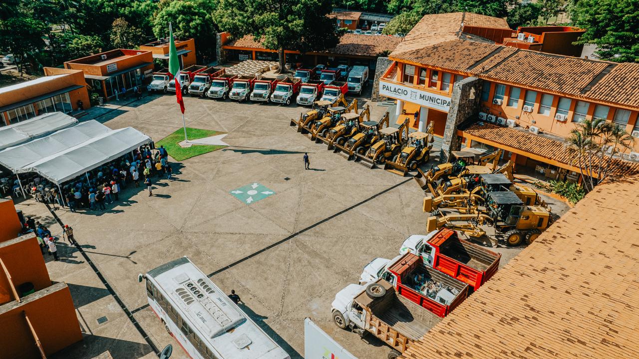 Presidenta Lizette Tapia Castro pone en marcha el programa anual de rehabilitación de caminos rurales. Los caminos saca cosecha serán atendidos en tiempo y forma.