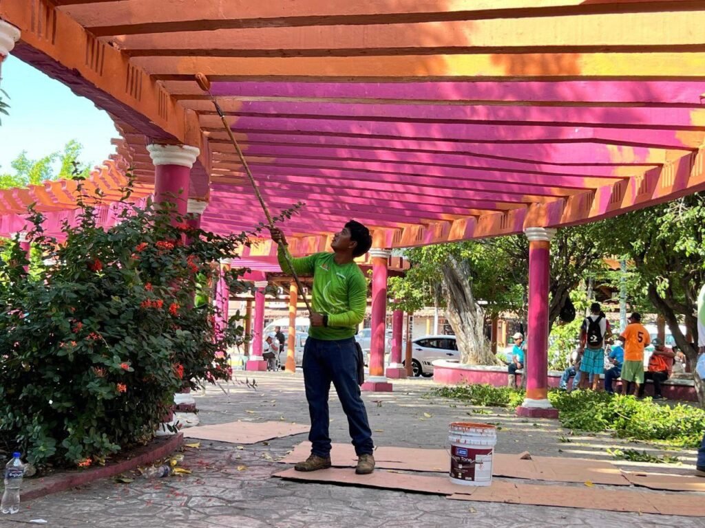 El Gobierno Municipal de Zihuatanejo mantiene en óptimas condiciones los espacios públicos