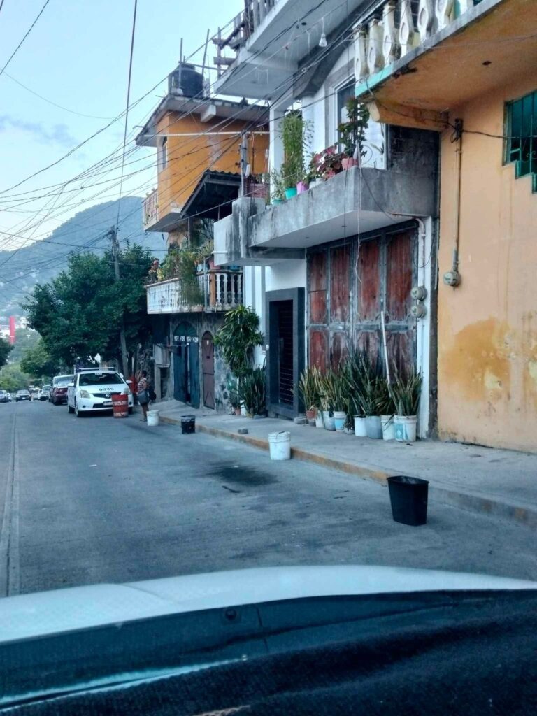 Denuncian obstrucción de vialidad en colonia Progreso