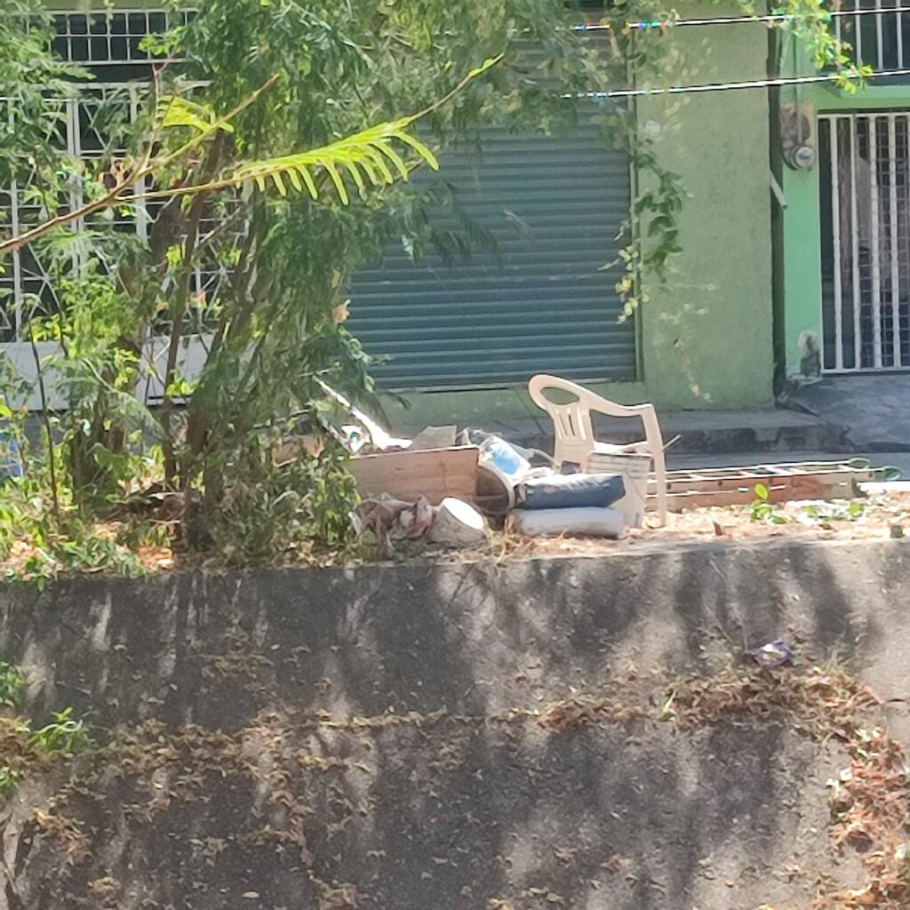 Persisten basureros clandestinos en colonia 12 de Marzo pese a campañas de limpieza