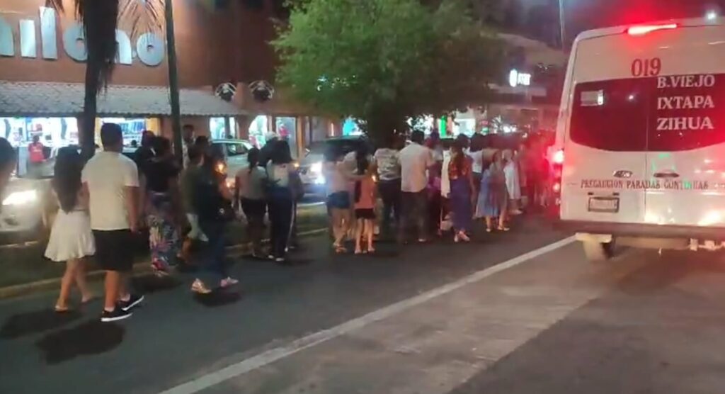 Feligreses asumen su propia seguridad ante saturación de peregrinaciones en Zihuatanejo