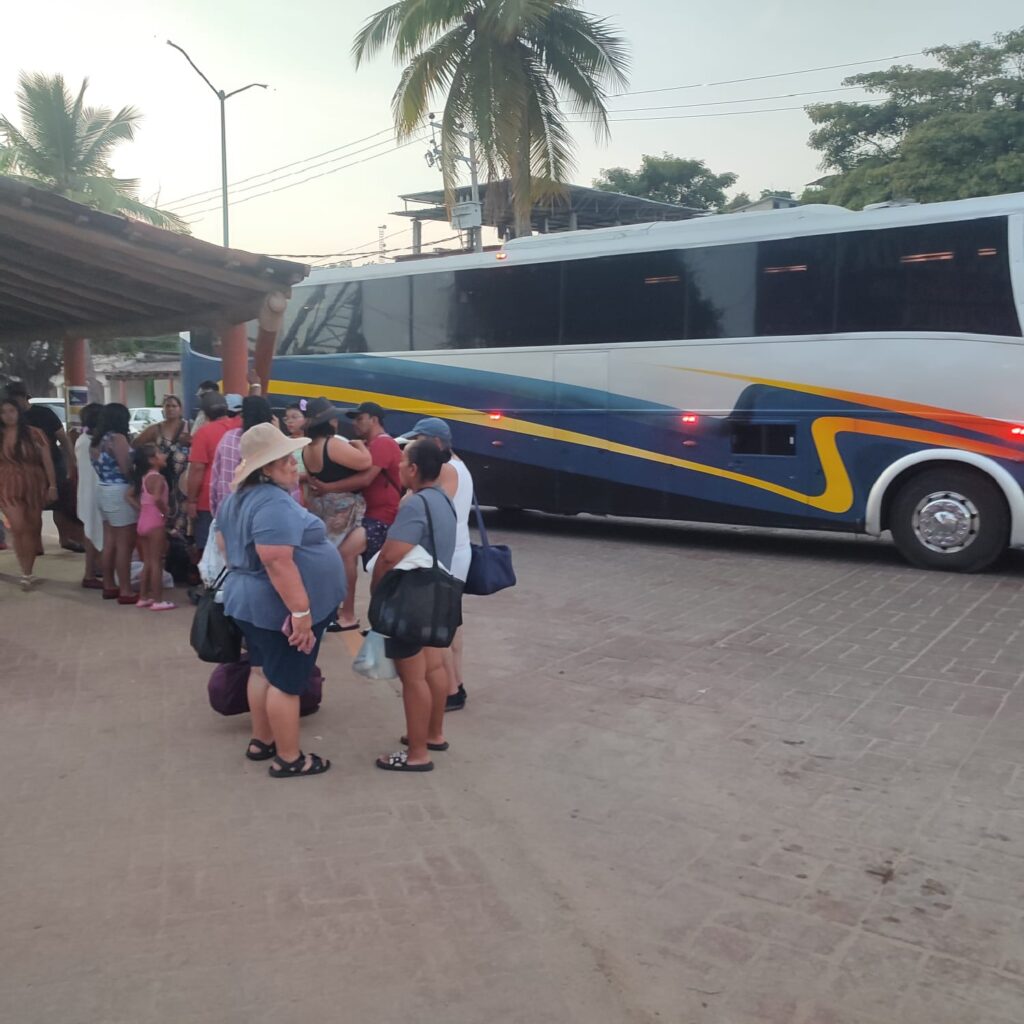 Cierre de parador en La Madera obliga a turistas a caminar largas distancias