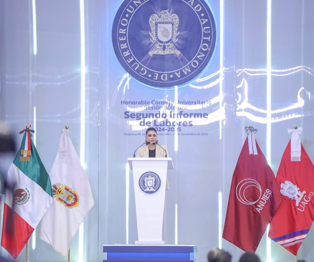 Asiste la gobernadora Evelyn Salgado al Segundo Informe del rector de la UAGro, Javier Saldaña