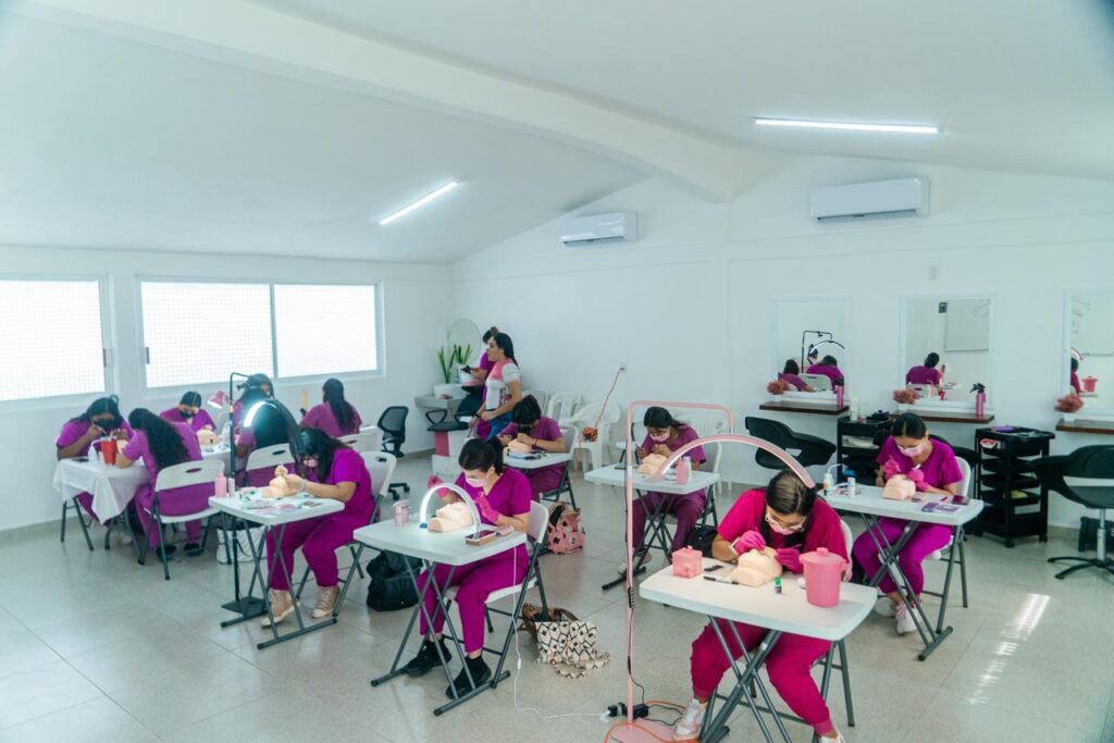 Los Centros de Desarrollo Comunitario del DIF, una alternativa para las mujeres en Zihuatanejo