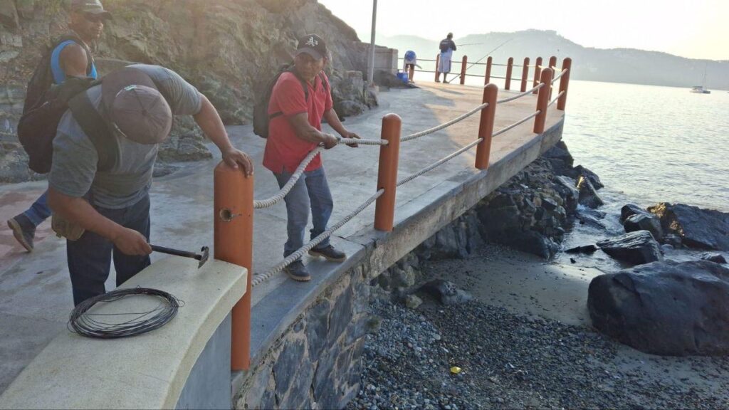 Gobierno Municipal de Zihuatanejo realiza labores de mantenimiento en zonas turísticas