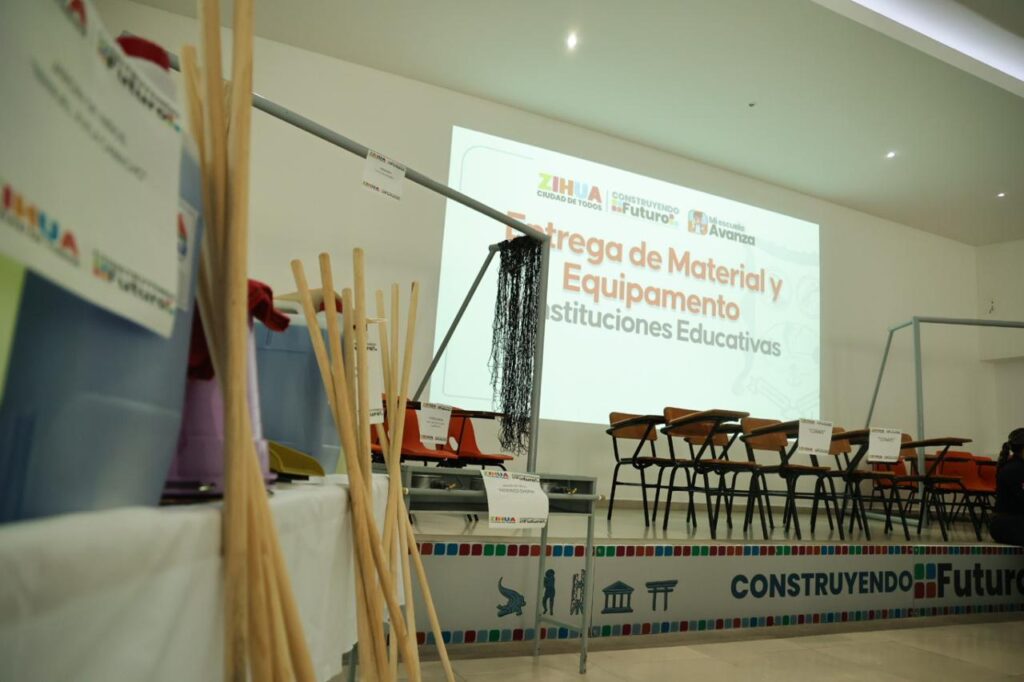 Presidenta Lizette Tapia Castro cumple su compromiso con la educación y entrega apoyos a más escuelas. Se beneficia a más de 2,500 alumnos de 15 planteles.