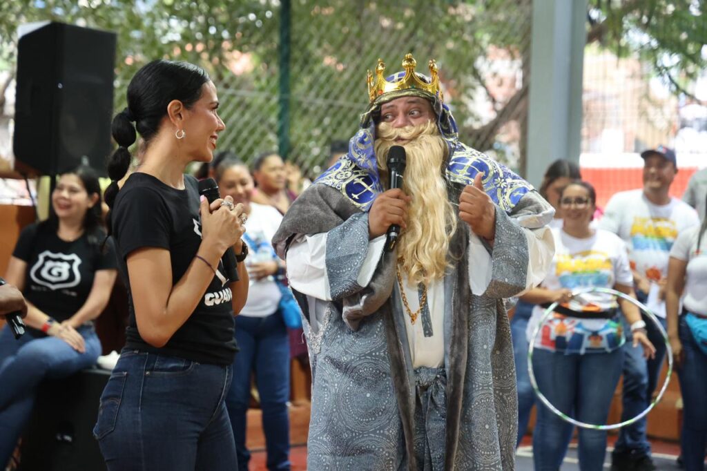 La magia de los Reyes Magos llevó alegría a colonias de Zihuatanejo.