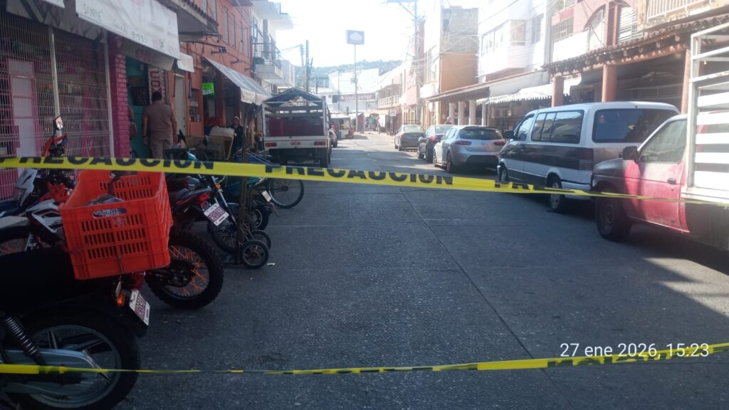 Cierran calle Mangos por remodelación del mercado municipal en Zihuatanejo