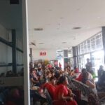 Retraso inexplicable deja varados a pasajeros en la central Estrella Blanca