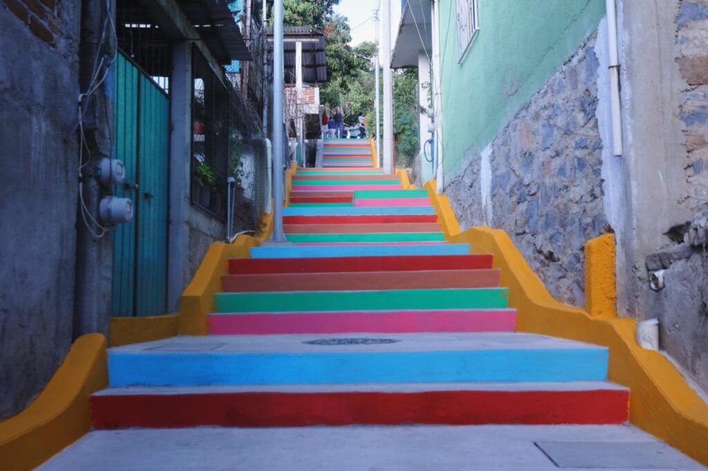 Con nuevas y útiles obras sigue la mejora de Zihuatanejo.