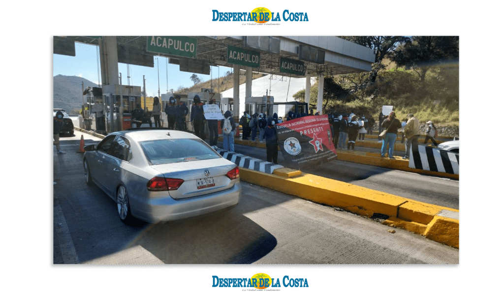 Liberan caseta de Palo Blanco tras protesta de normalistas por evaluación bilingüe en Guerrero