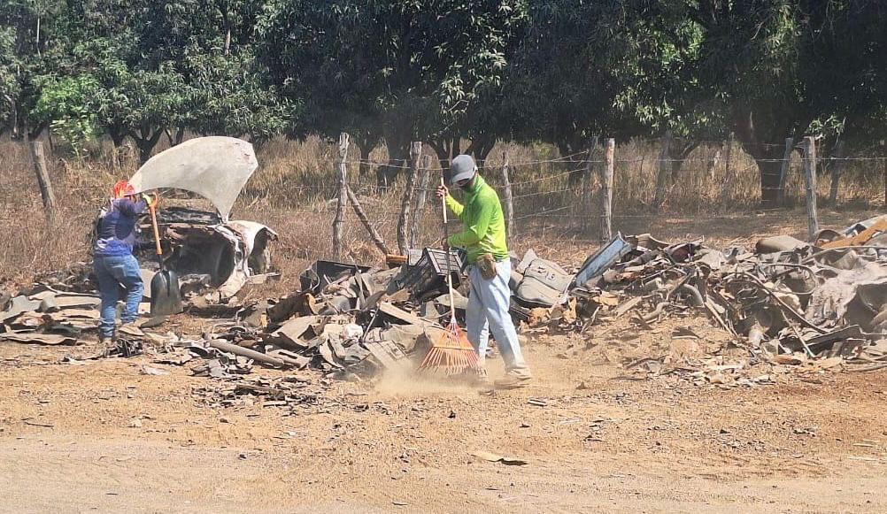 Servicios Públicos avanza en la limpieza de la carretera nacional con el retiro de basureros clandestinos