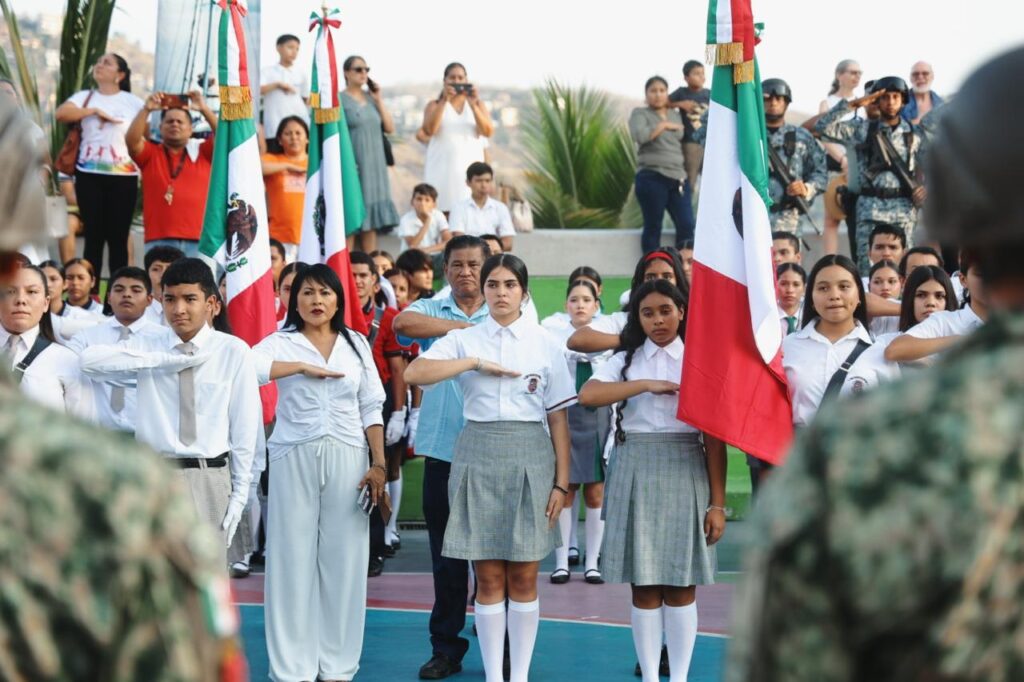 En el 205 aniversario de la Bandera Nacional, el Gobierno Municipal abandera a las escoltas de las escuelas del municipio.