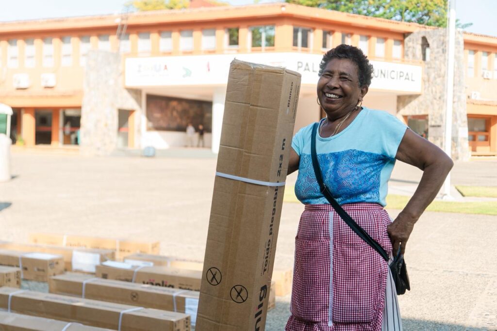 Gobierno de Lizette Tapia Castro beneficia a más comerciantes con la entrega de apoyos subsidiados