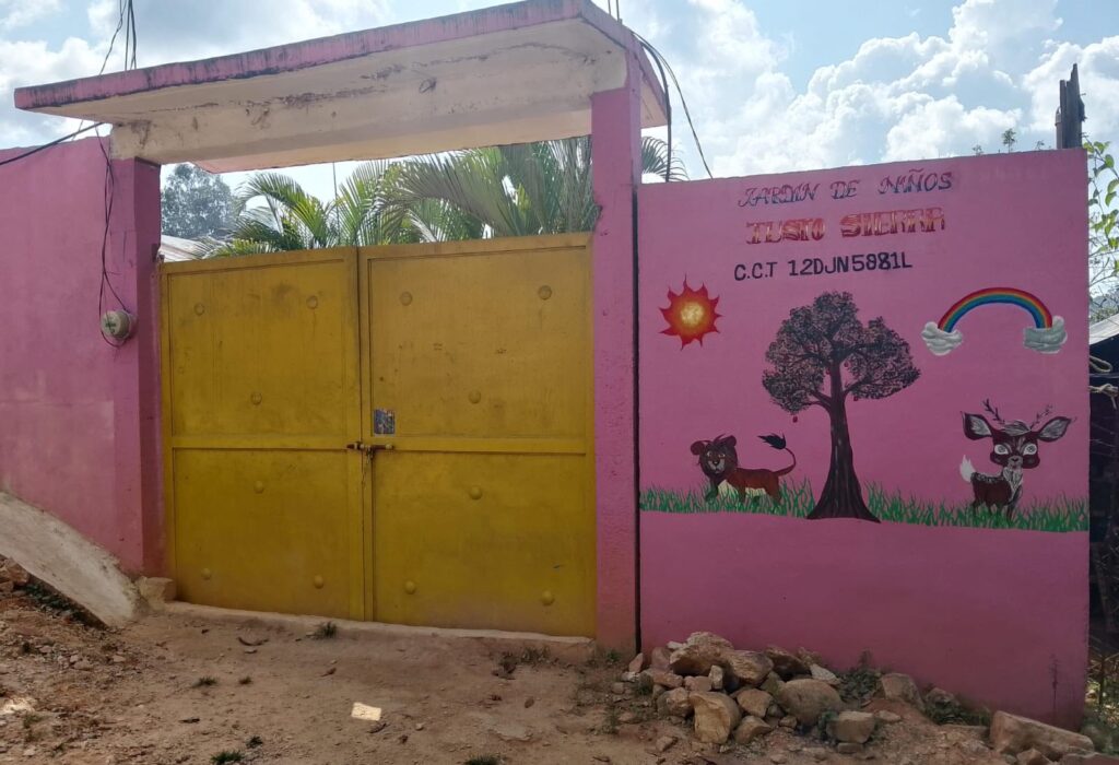 Denuncian riesgo eléctrico en jardín de niños de la sierra de Atoyac