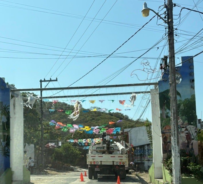 Padres de familia protestan en primaria de Tetitlán por presunto mal uso de recursos
