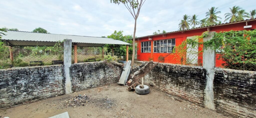 Primaria “Leonardo Bravo” suma más de 15 años en abandono en Tecpan