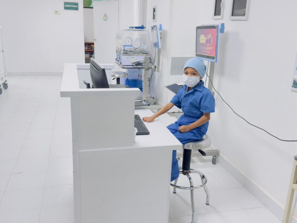 Un sueño con uniforme: Niña vive la experiencia de ser Enfermera Militar por un Día en Acapulco