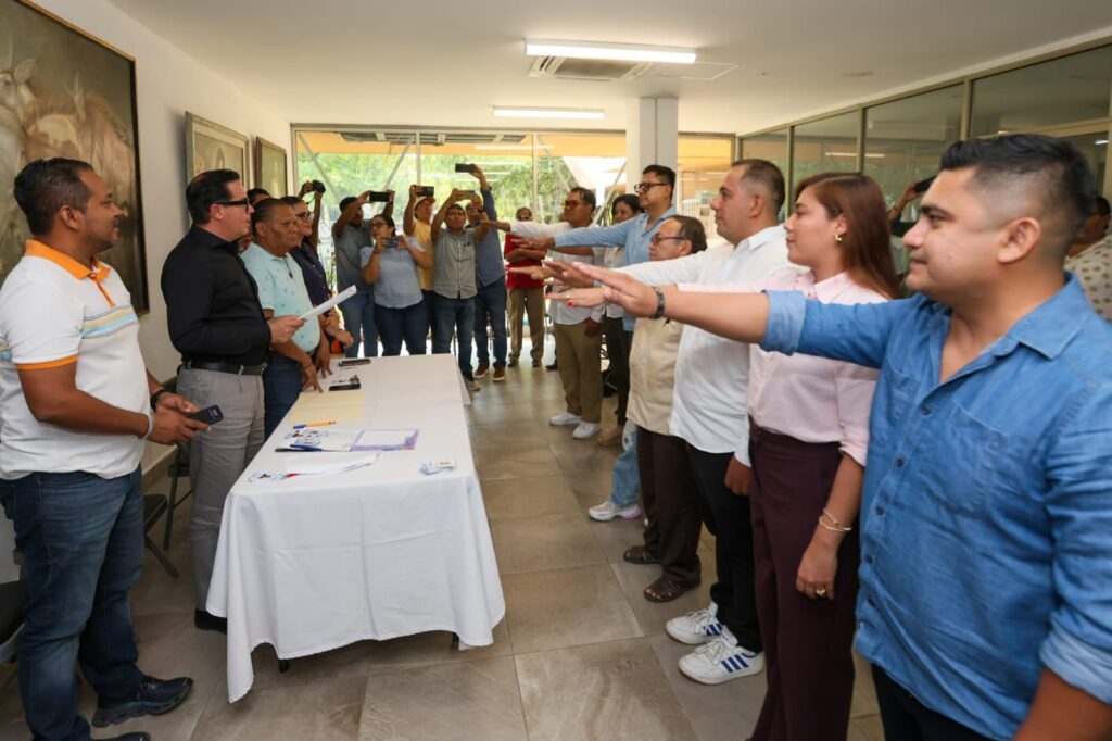 René Posselt toma protesta a nuevos integrantes de la Federación de Periodistas de Acapulco