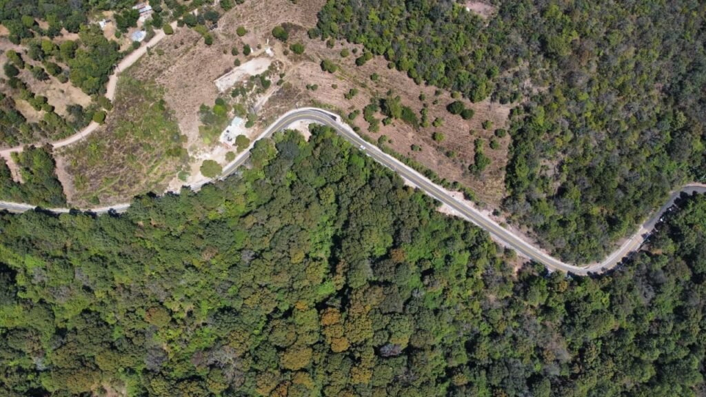 Se mejora conectividad en Guerrero con obras de rehabilitación carretera a través de CICAEG