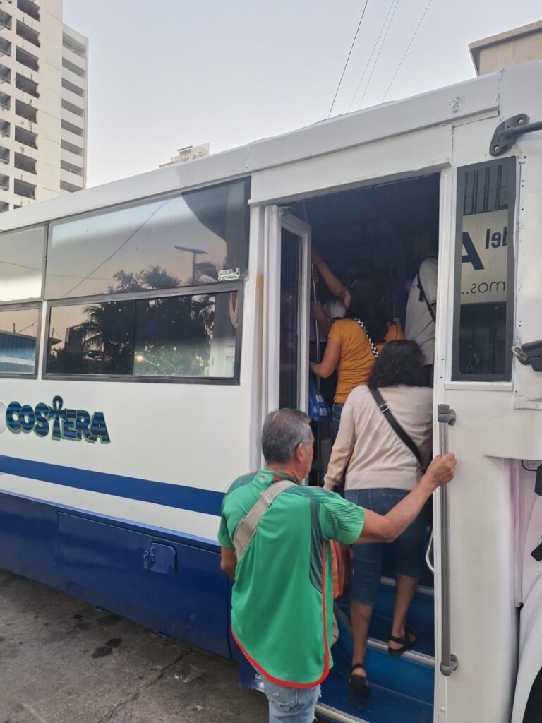 Transporte público opera con normalidad en Acapulco y en todo Guerrero; no se registran incidentes