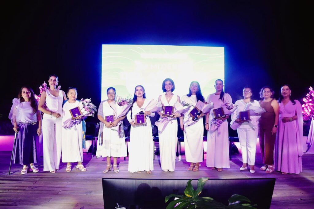 El gobierno de Lizette Tapia Castro reconoce y celebra a las Mujeres del Año en Zihuatanejo.