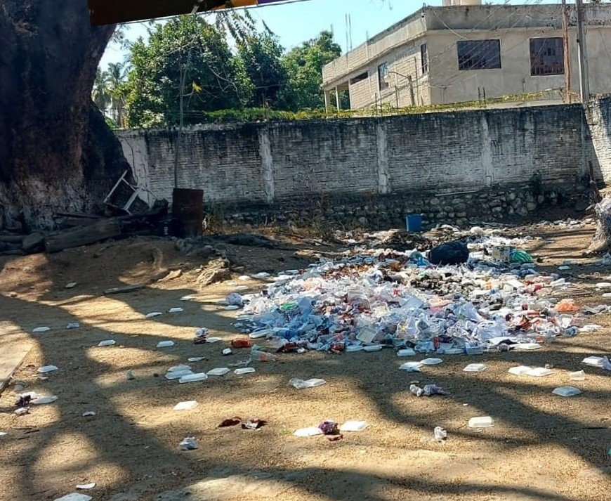 Denuncian maestros favoritismos y falta de intendente en la Secundaria Técnica “Moisés Sáenz” de Tecpan
