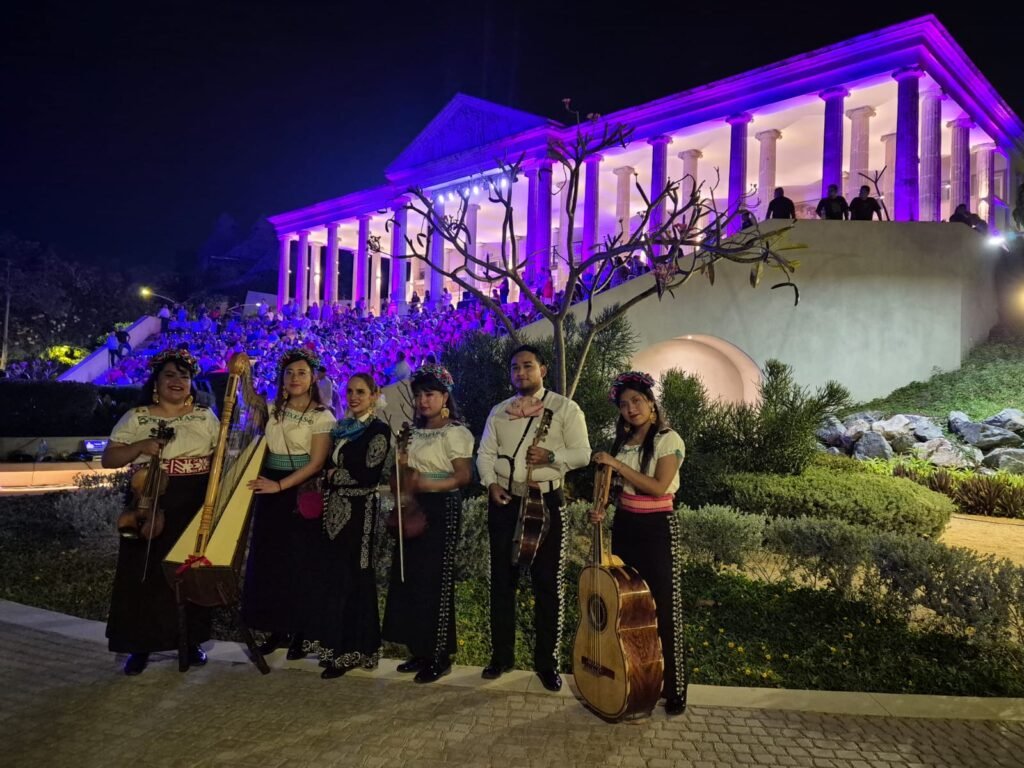 Mariachi Femenil “Las Momoxkas” celebra a las mujeres con presentaciones multitudinarias en Zihuatanejo