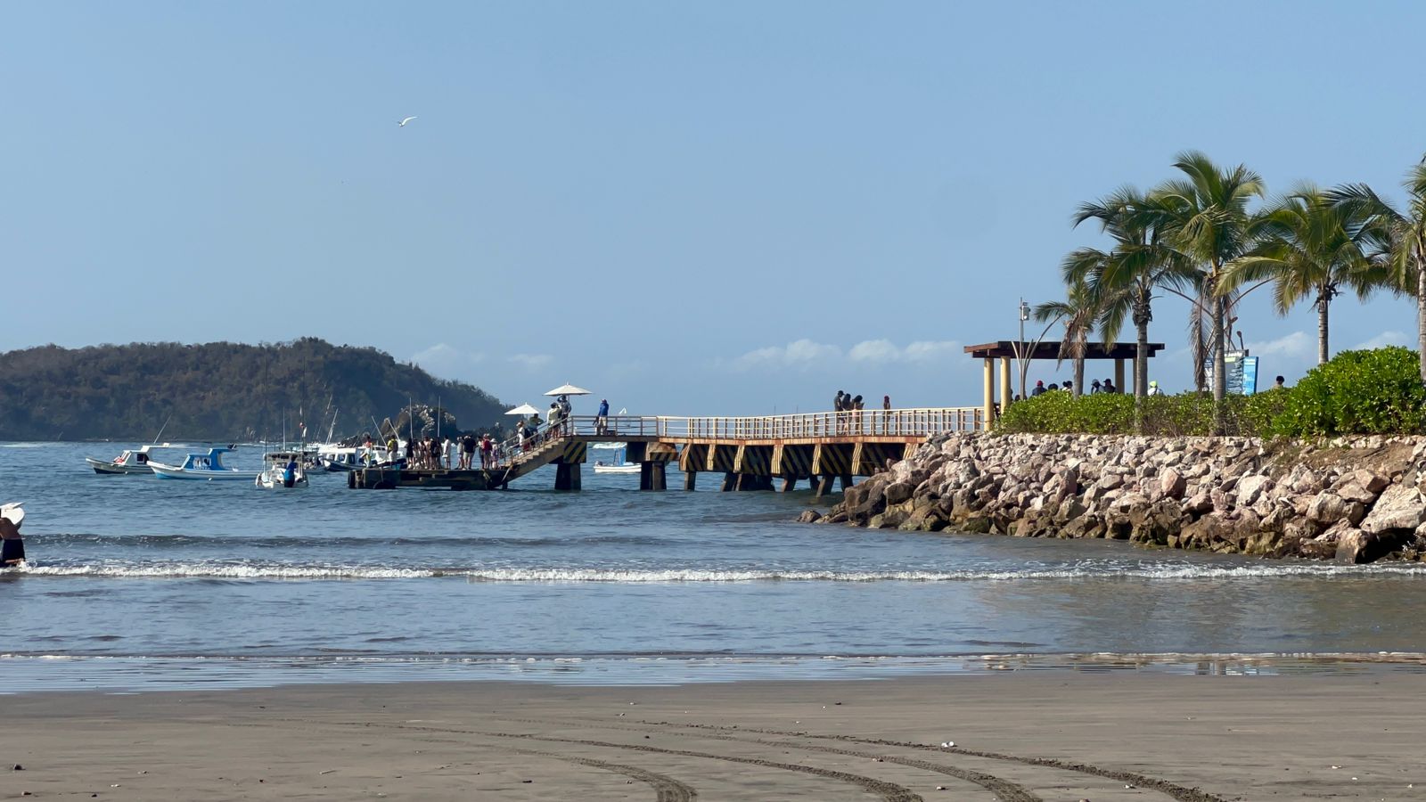 Secretaría de Obras Públicas recorre muelle de Playa Linda