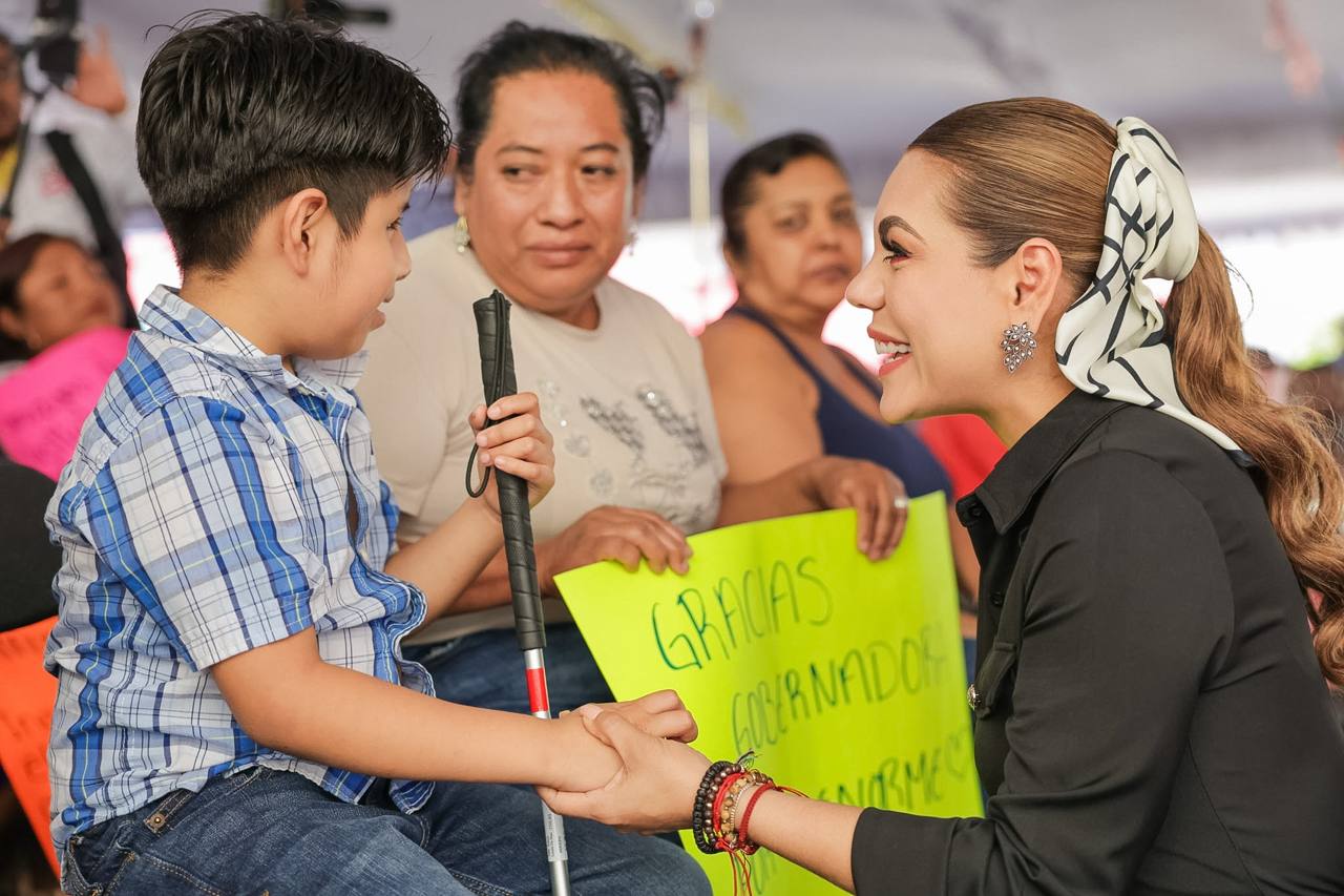 La gobernadora Evelyn Salgado y la presidenta del DIF Guerrero, Liz Salgado, entregan aparatos funcionales para transformar la vida de las personas con discapacidad