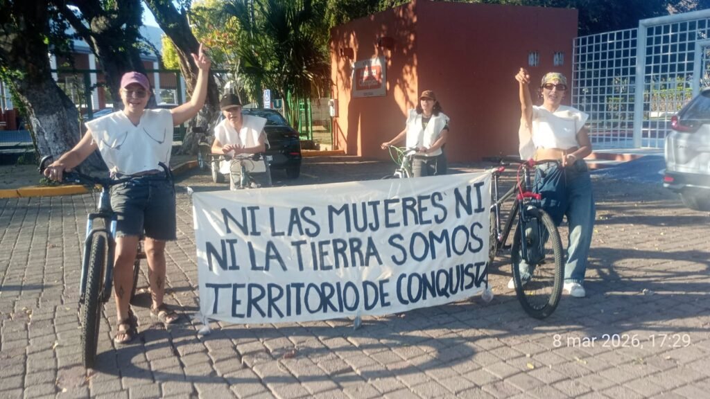 Colectivas marchan en Zihuatanejo para exigir justicia y derechos en el Día Internacional de la Mujer