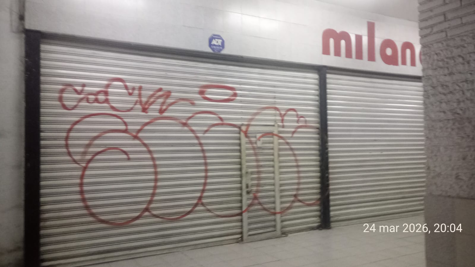 Grafitis nocturnos dividen opiniones en Zihuatanejo y evidencian falta de regulación