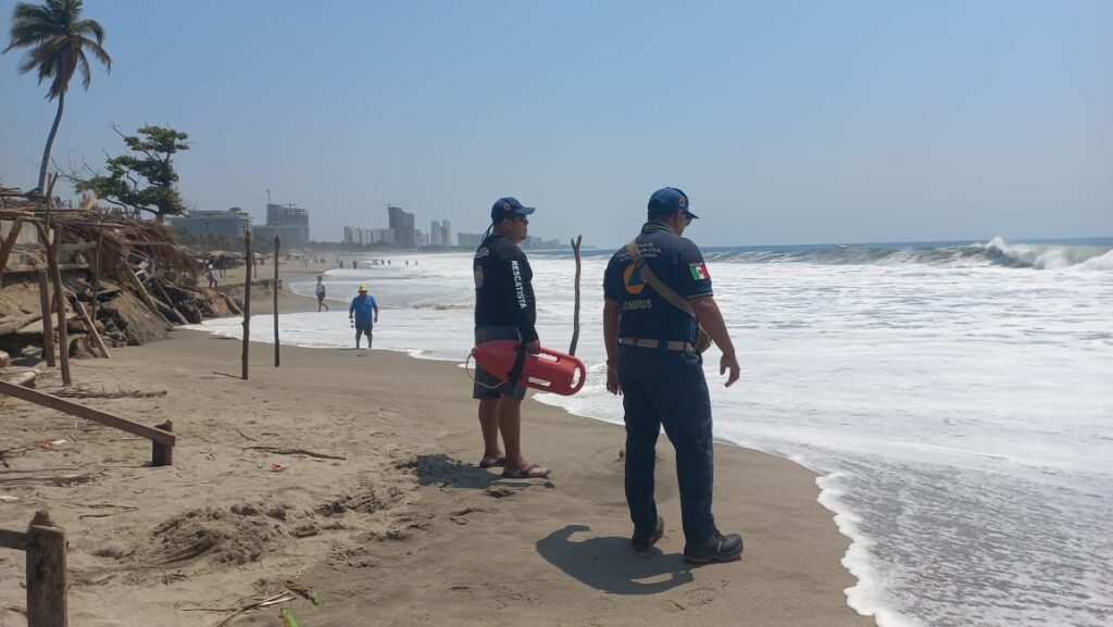 SGIRPCGRO refuerza acciones preventivas por efectos del fenómeno mar de fondo en playas de Guerrero