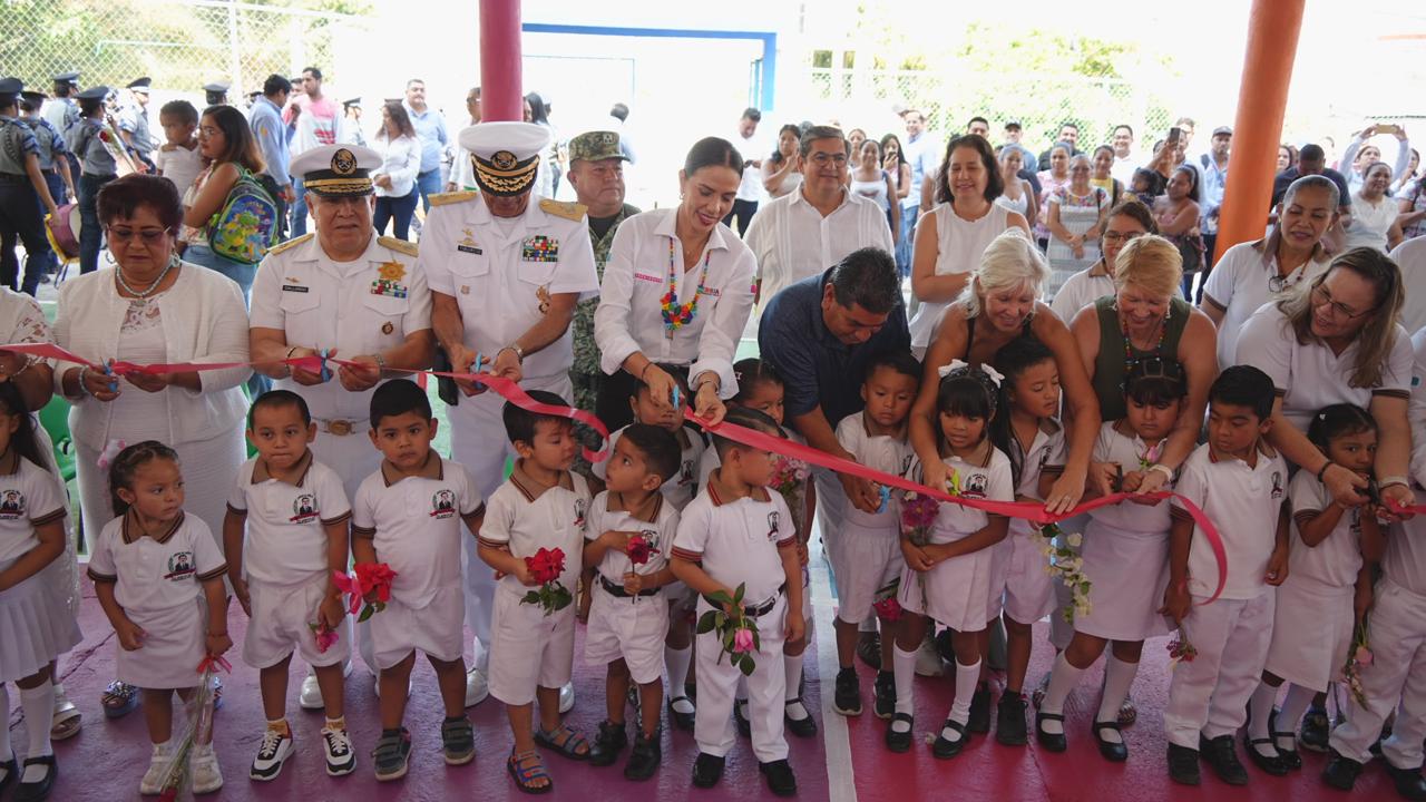 Presidenta Lizette Tapia Castro entrega techumbres nuevas en dos jardines de niños de la colonia Morelos