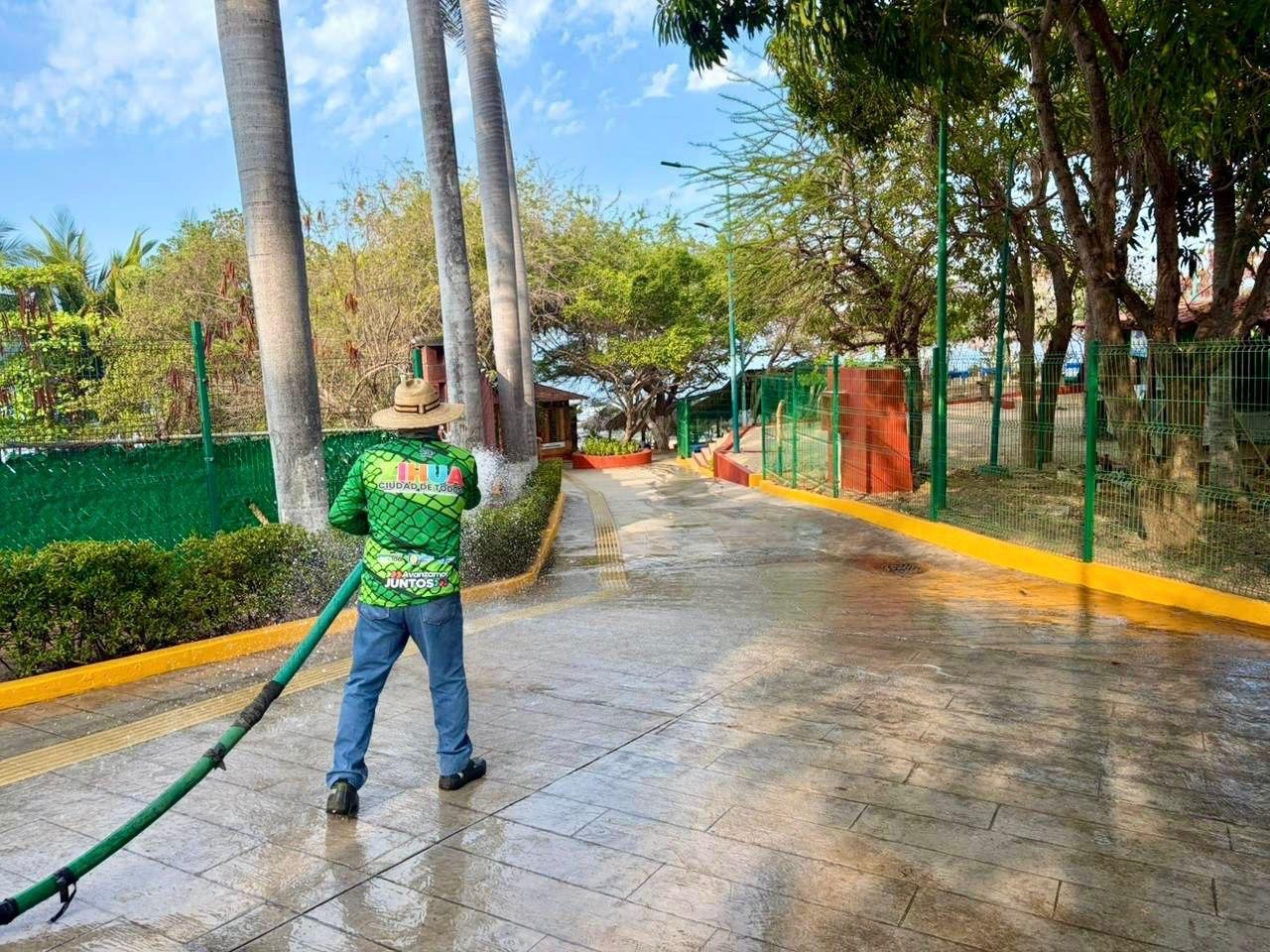 Dirección de Servicios Públicos realiza limpieza y mantenimiento integral en el acceso a Playa Quieta