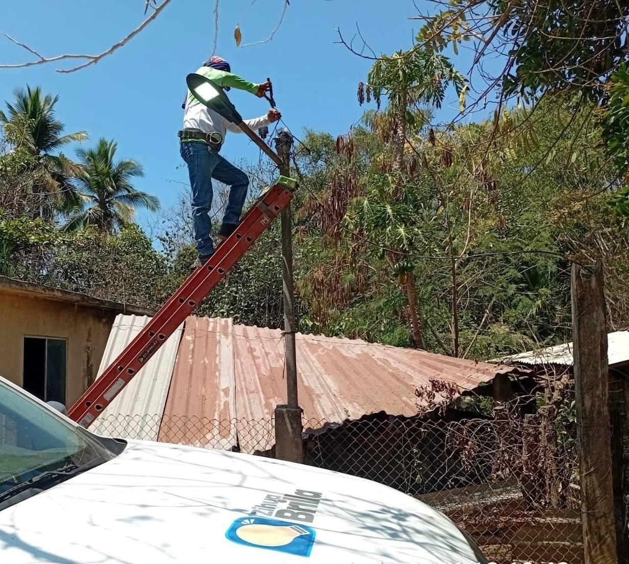 Gobierno Municipal de Zihuatanejo mantiene en óptimas condiciones el servicio de alumbrado público