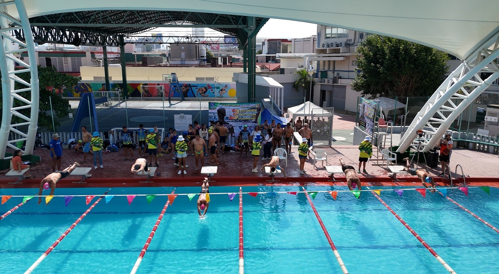 Rinde IMSS Guerrero homenaje a figuras de la natación guerrerense