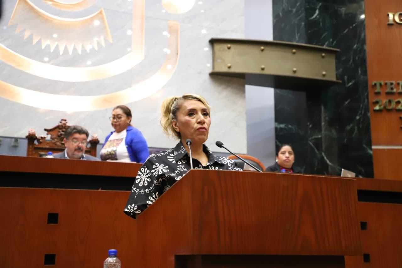 Propone diputada incluir en la ley ceremonia del Día de la Bandera para garantizar su realización