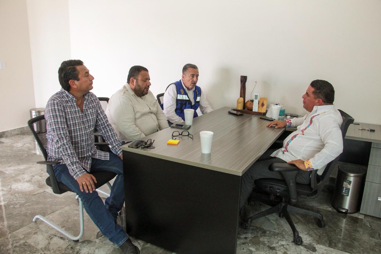 Atienden al sector transporte de la Costa Chica; se evaluarán sus peticiones: Francisco Rodríguez