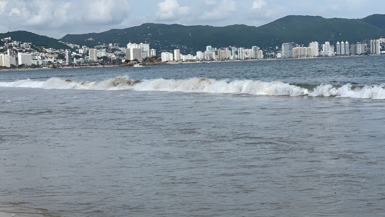 Se registra evento de mar de fondo en las costas de Guerrero