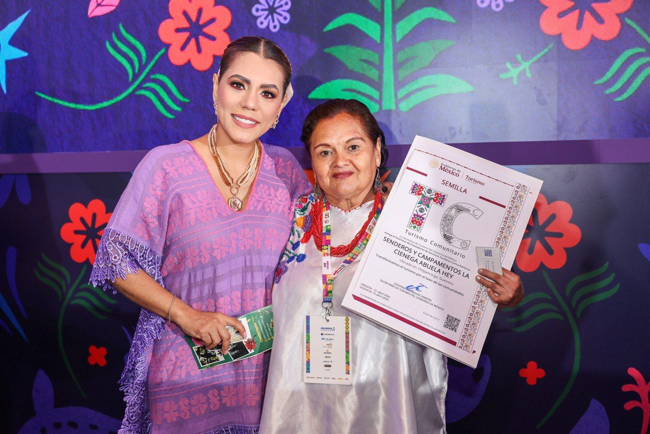 Entrega la gobernadora Evelyn Salgado 8 Distintivos a prestadores de servicios turísticos comunitarios en Proyectos de Guerrero