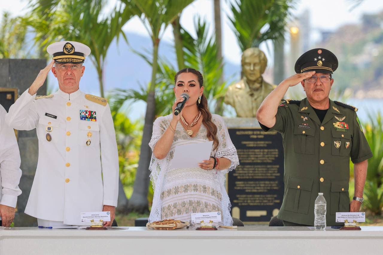 Evelyn Salgado asistió a la ceremonia conmemorativa por el 112 aniversario de la Gesta Heroica del Puerto de Veracruz