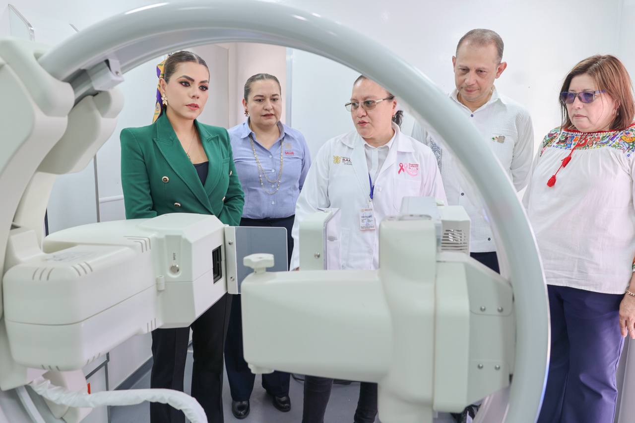 Evelyn Salgado entrega unidades móviles para fortalecer la atención a la salud en Guerrero