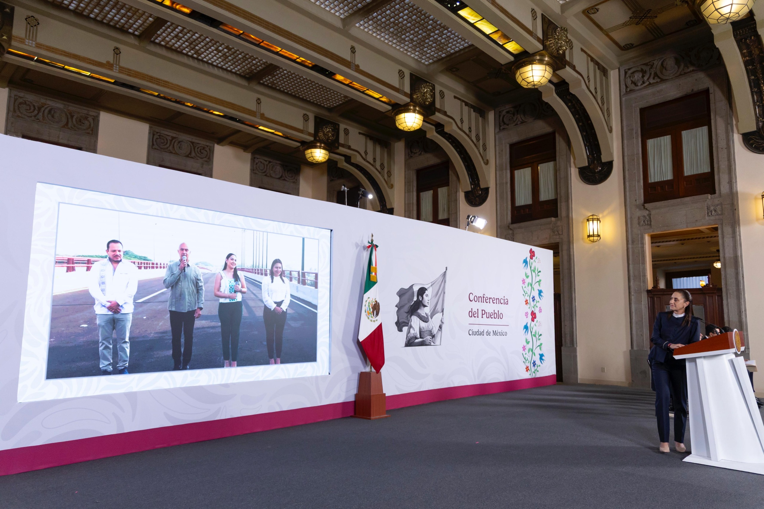 Avanza credencialización del Servicio Universal de Salud con derechohabientes de las pensiones para personas adultas mayores y con discapacidad: presidenta Claudia Sheinbaum